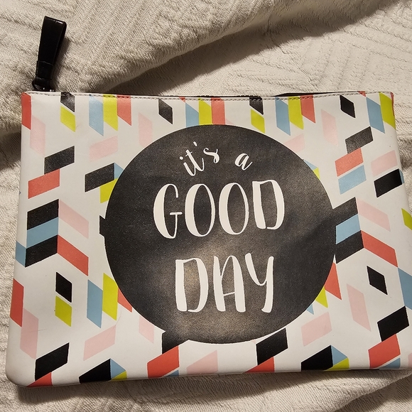 It's a Good Day Quilted Clutch EUC - Picture 7 of 7